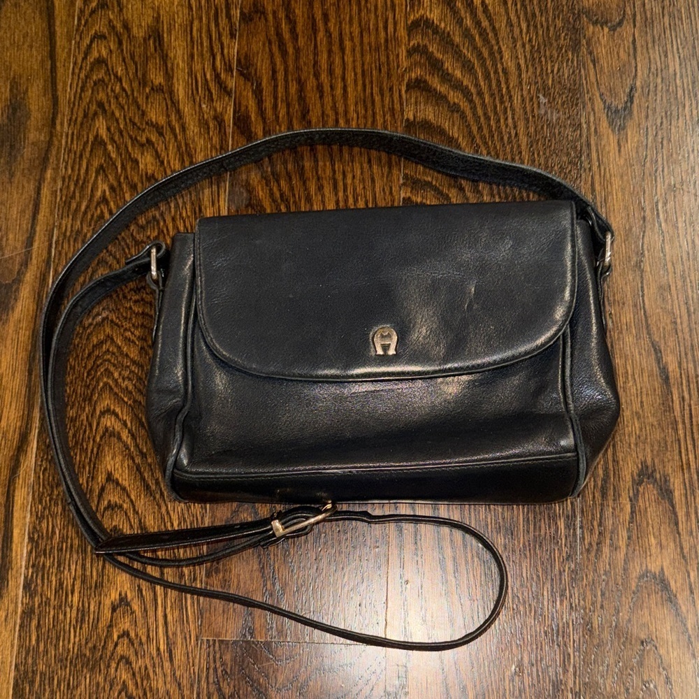 Etienne Aigner black leather crossbody shoulder bag 9.5X6.5